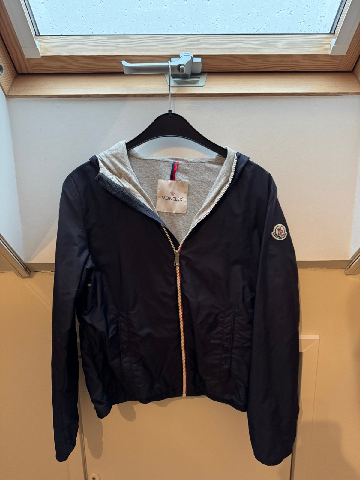 Moncler jas maat 164 (14 jaar), Ophalen, Zo goed als nieuw, Overige maten, Blauw
