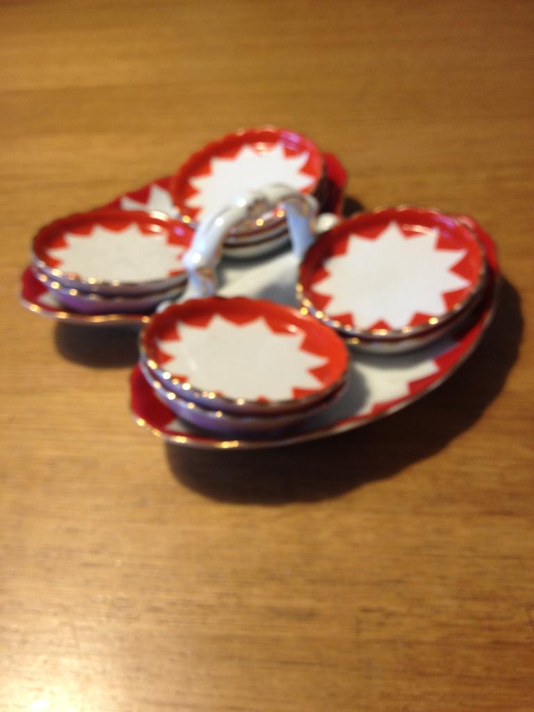 antiek schaaltje met 9 pinda schoteltjes, Verzenden