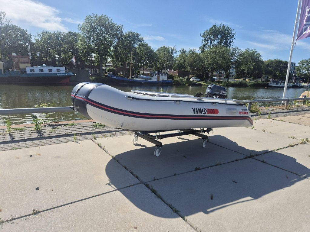 YAM 310S (2022) + YAMAHA 6PK (10 VAARUREN) VOMPLETE SET ALS, Watersport en Boten, Rubberboten, Niet ingevuld, Niet ingevuld, Yam