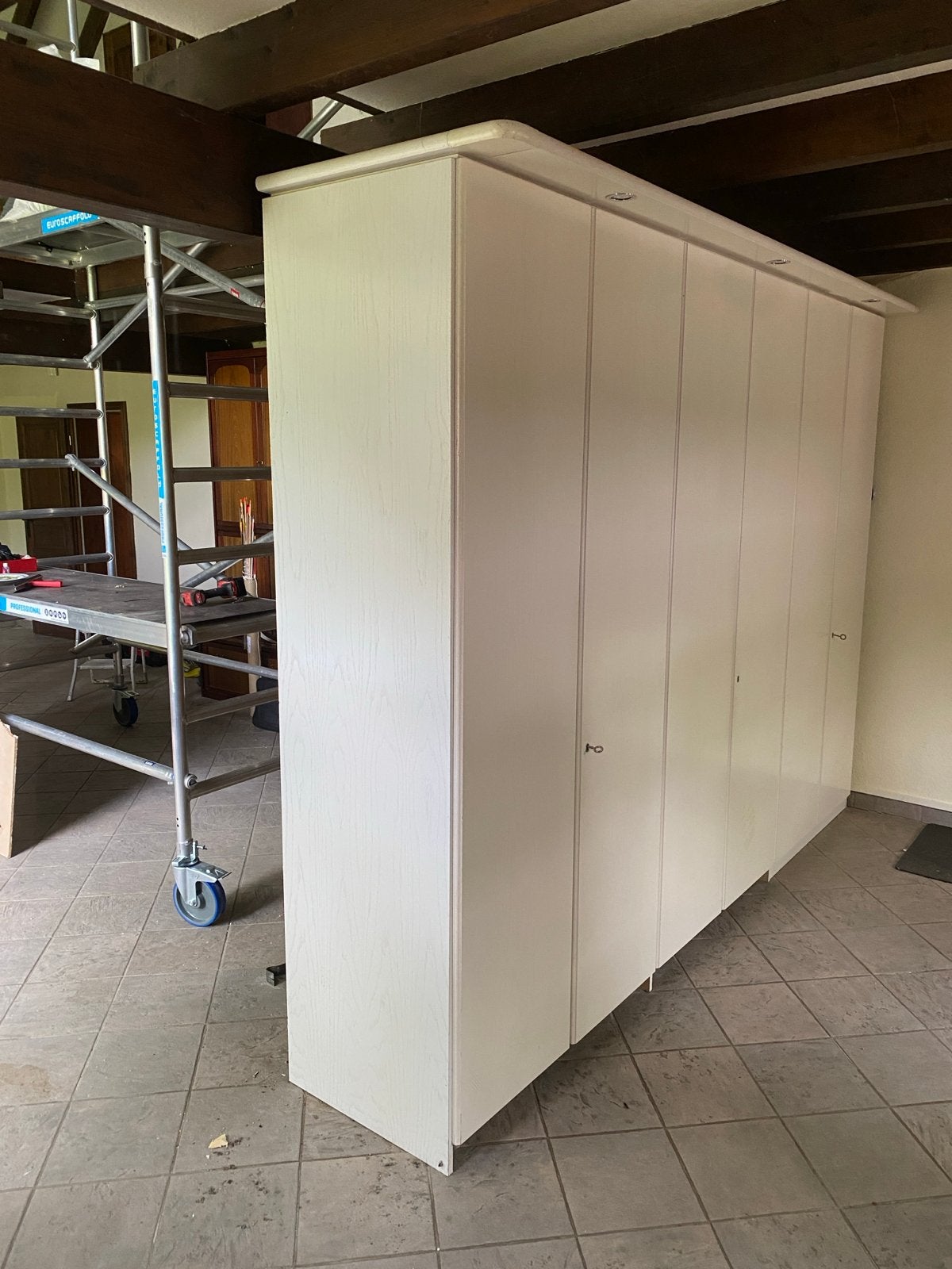 Zeer grote kledingkast in zeer goede staat, Huis en Inrichting, Kasten | Kledingkasten, Ophalen, 200 cm of meer, Zo goed als nieuw