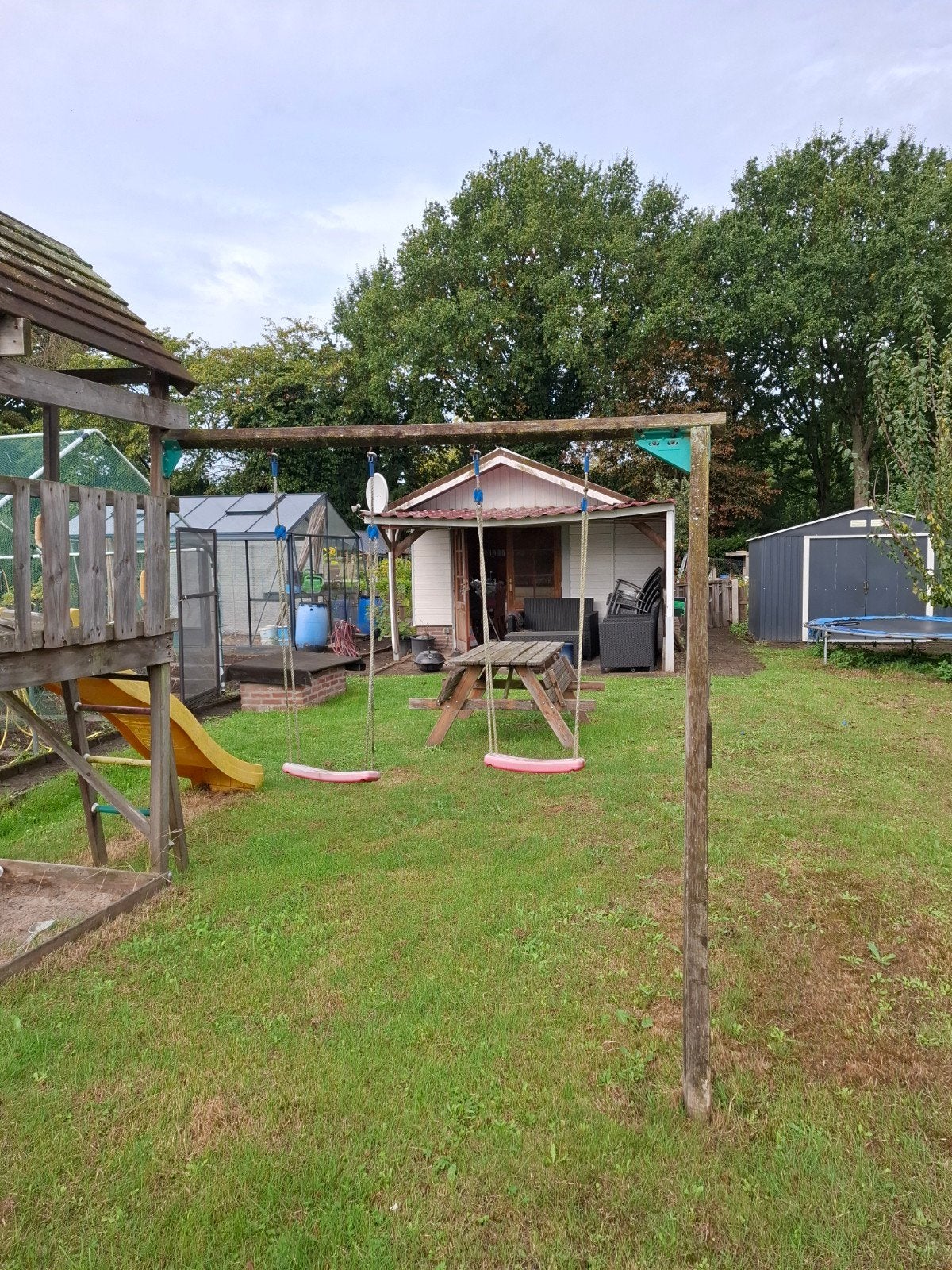 Moestuin Volkstuin met tuinhuis en kas in Tilburg hoflaan, Tuin en Terras, Gebruikt, Tuinhuis, Ophalen of Verzenden, 2 ramen