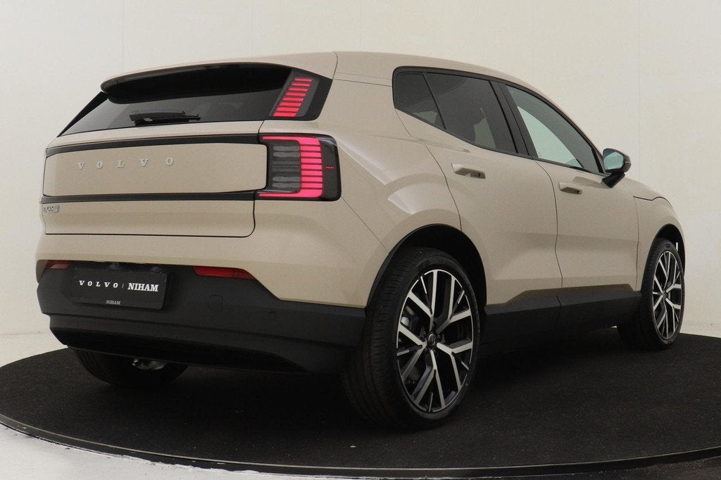 Volvo EX30 P5 LONG RANGE PLUS EUROPA 69 kWh -HARMAN/KARDON|C, Automaat, Achterwielaandrijving, Leder en Stof, 1600 kg