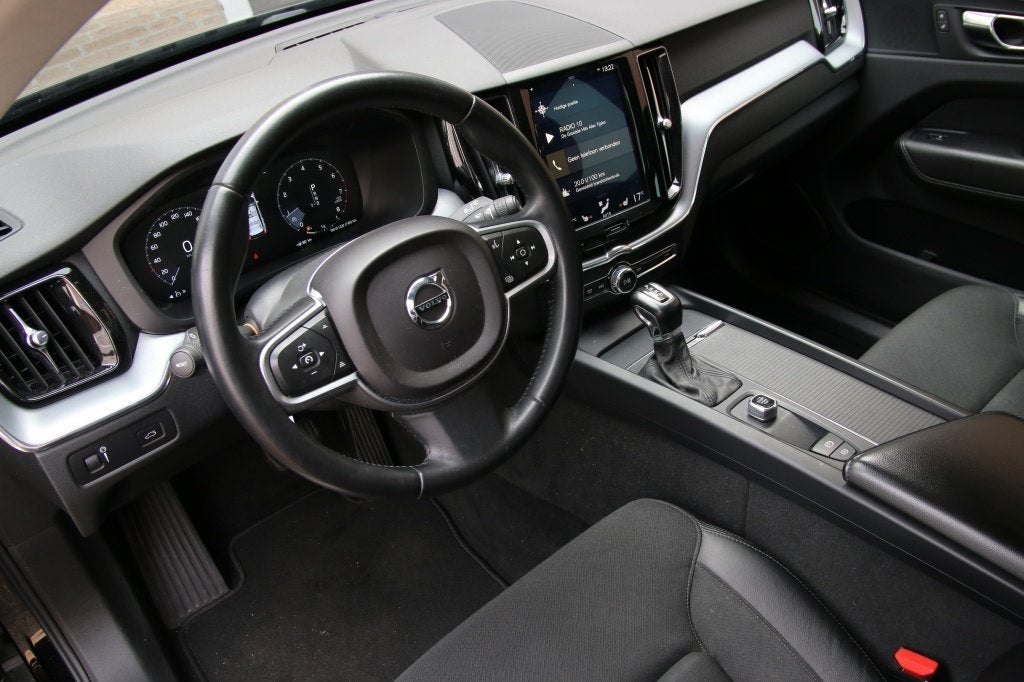 Volvo XC60 2.0 T5 AWD Momentum (bj 2018, automaat), Auto's, Volvo, 12 maanden, Gebruikt, Leder en Stof, Zwart