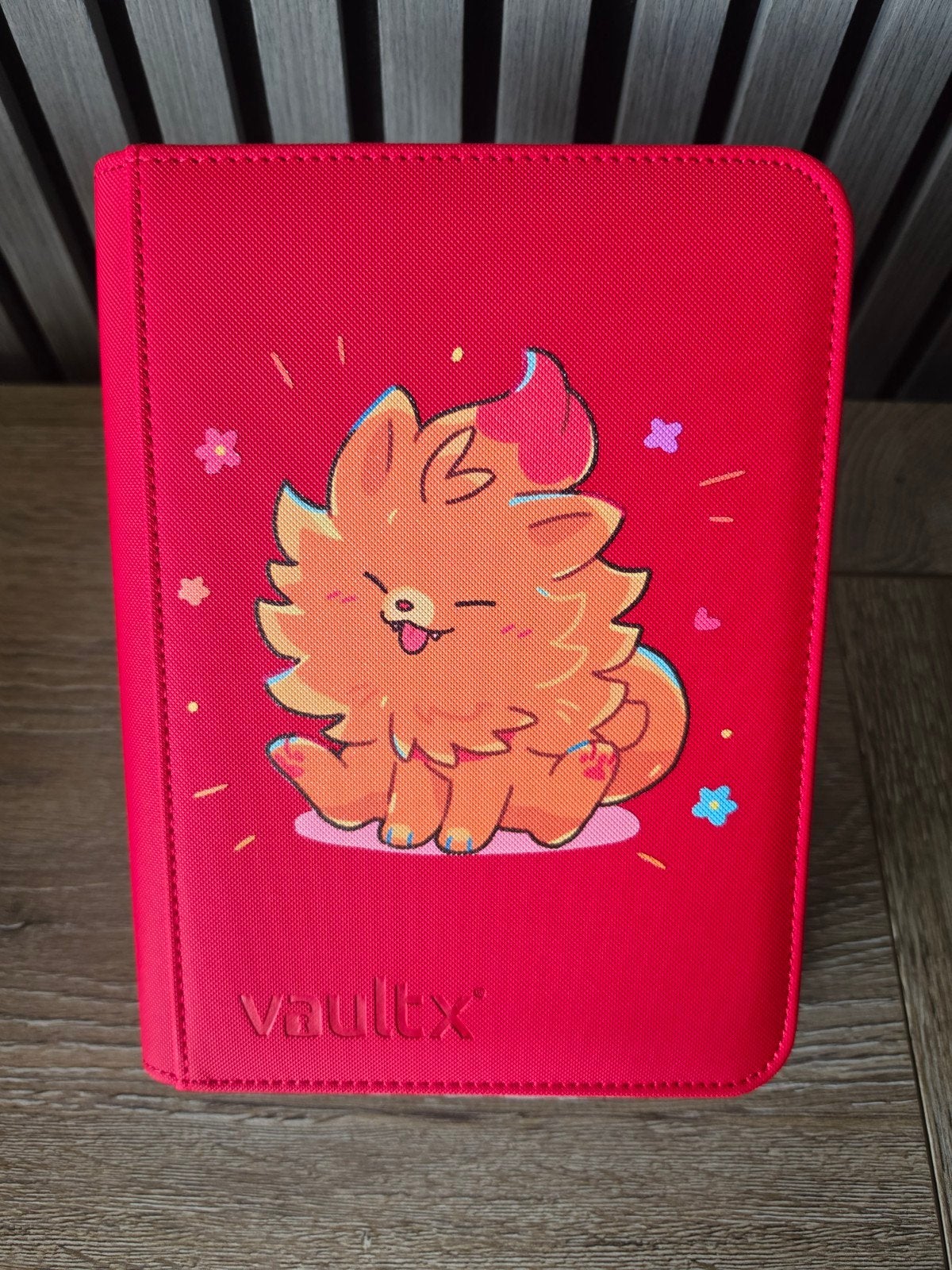 Vault X Fire Red 4-pocket Pokemon binder Pombon, Ophalen of Verzenden, Nieuw, Overige typen