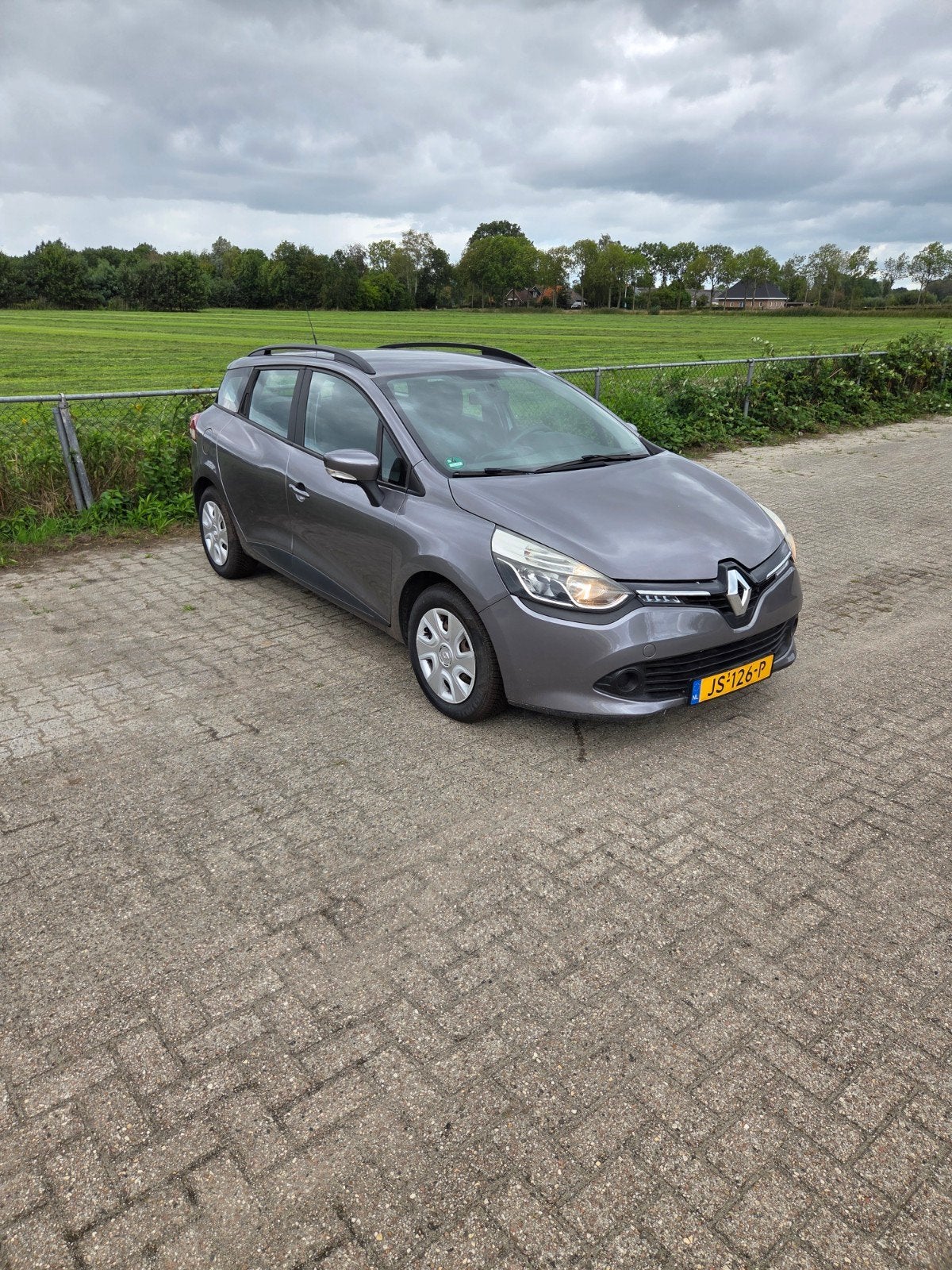 Renault Clio 0.9 TCE 90 Estate 2016 Grijs, Auto's, Voorwielaandrijving, 898 cc, 580 kg, 1064 kg