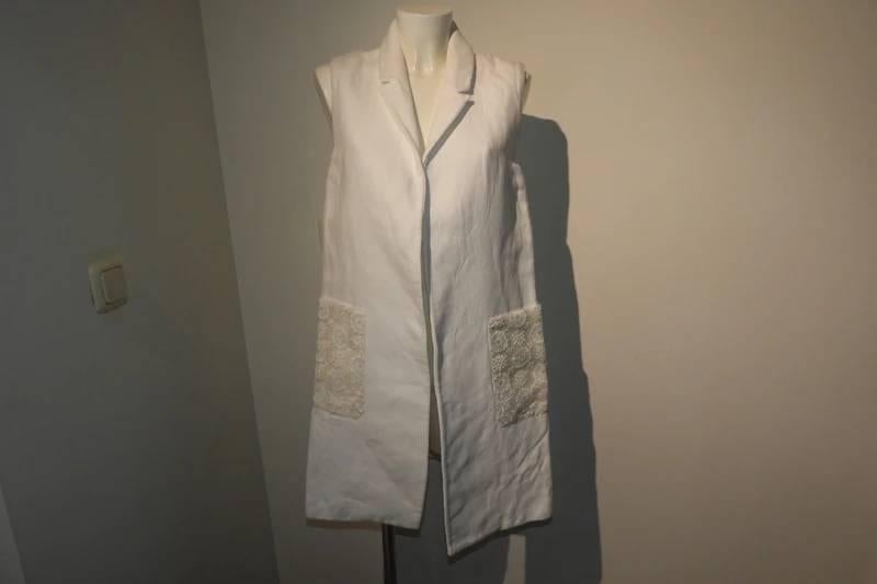 Essentiel Antwerp mouwloos jasje langer model bloemen