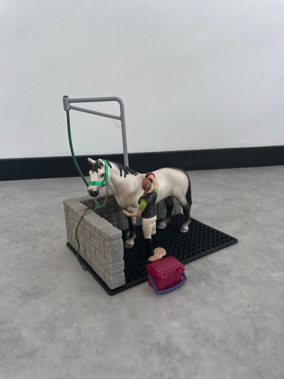 Schleich Paardenwasplaats met paard en ruiter, Ophalen of Verzenden, Zo goed als nieuw