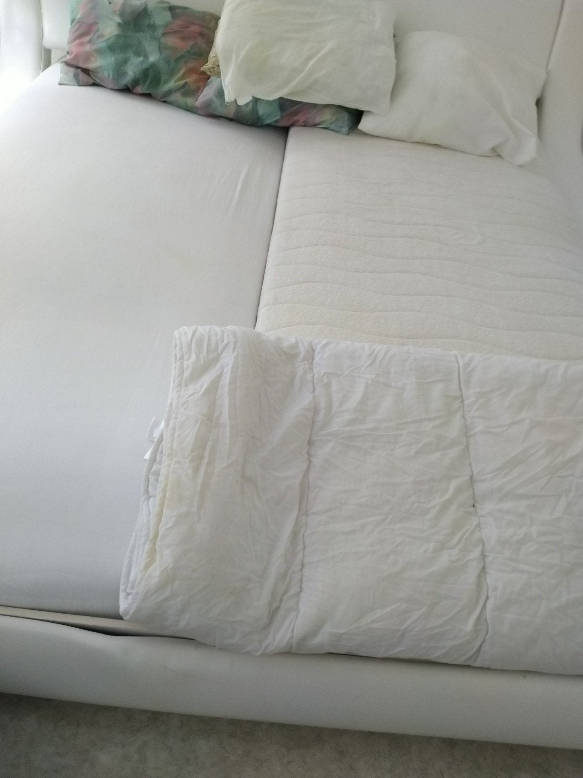 Tweepersoonsbed wit met matrassen, Huis en Inrichting, Slaapkamer | Bedden, Ophalen, Overige materialen, Wit, Tweepersoons