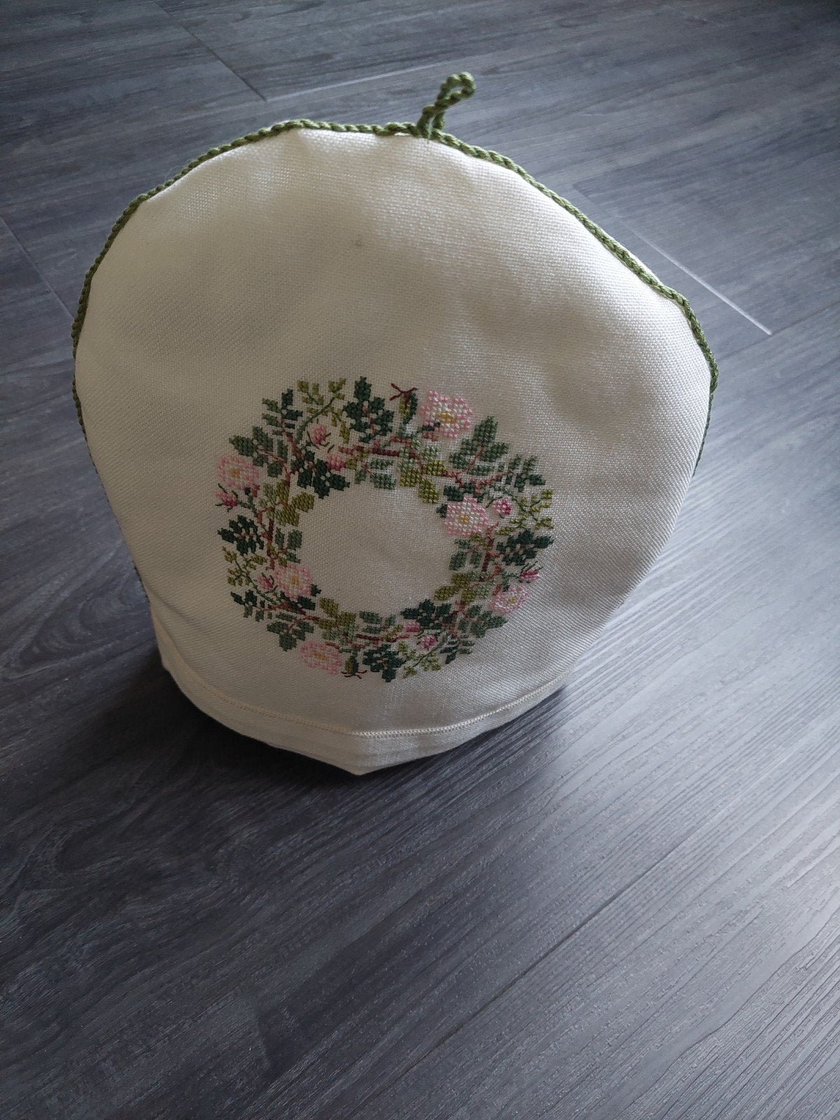 Handgeborduurde theemuts met bloemenmotief, Overige typen, Ophalen of Verzenden, Wit, Overige merken