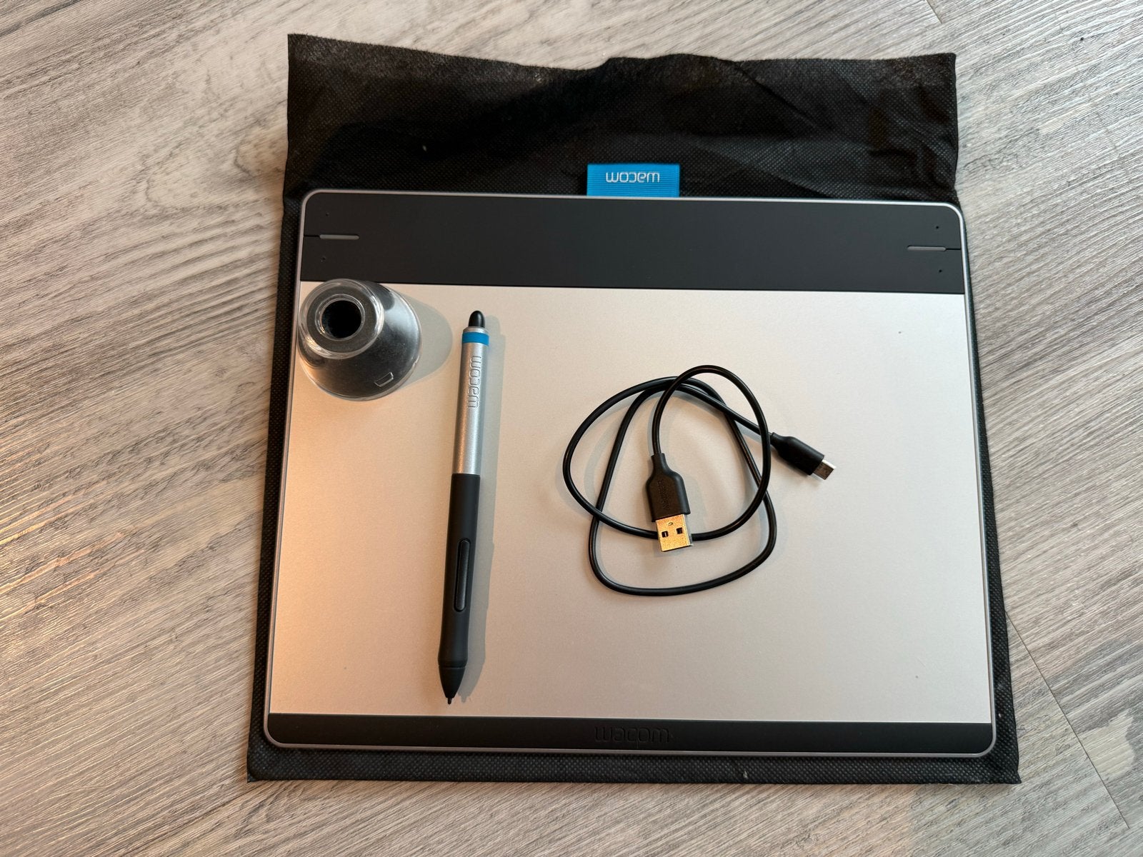 Wacom Intuos Pen & Touch Tekentablet CTH-680, Computers en Software, Ophalen, Multi-touch, Gebruikt, Bedraad