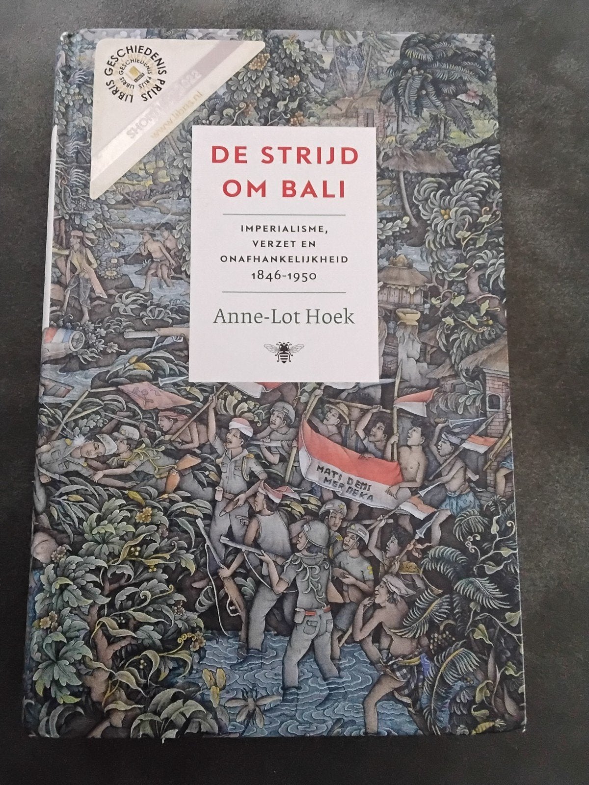 Anne-Lot Hoek - De strijd om Bali, Boeken, Ophalen of Verzenden, Zo goed als nieuw, Anne-Lot Hoek