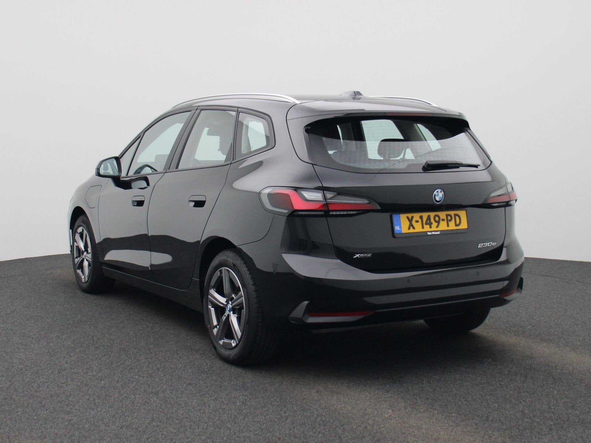 BMW 2-serie Active Tourer 230e xDrive | AUTOMAAT | TREKHAAK, Auto's, Automaat, 12 maanden, Stof, Gebruikt
