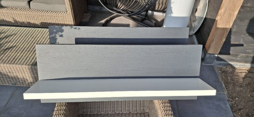 2 zwart met witte hangplanken van het merk Hulsta, Ophalen, Gebruikt