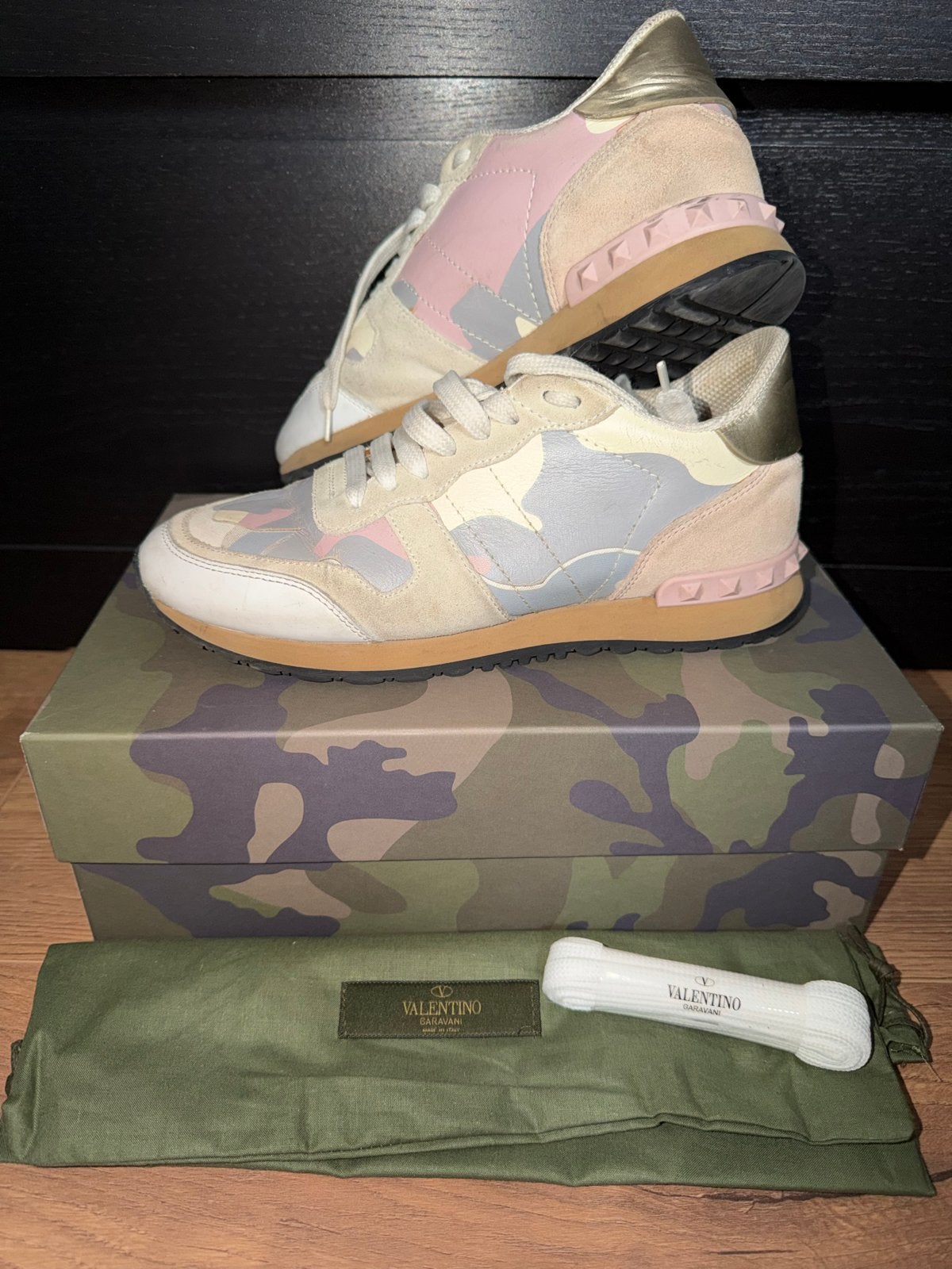 Valentino Garavani Rockrunner Camouflage Sneakers maat 37, Ophalen, Roze, Sneakers of Gympen, Zo goed als nieuw