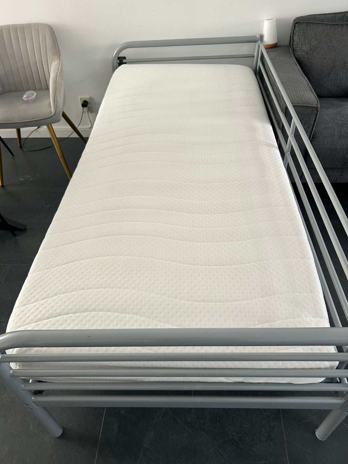 Gratis bed, Ophalen, Zo goed als nieuw, Eenpersoons, Hout