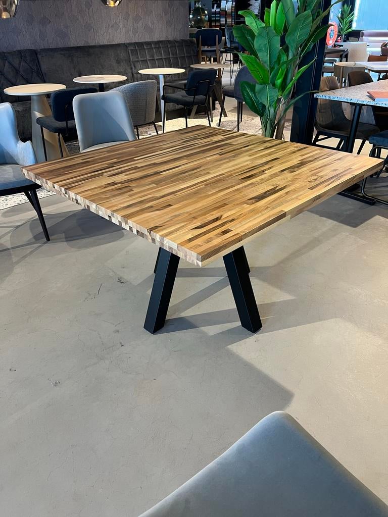 Notenhouten tafel 115x115 cm met stalen spinpoot, Huis en Inrichting, 100 tot 150 cm, Vierkant, 200 cm of meer, Ophalen of Verzenden