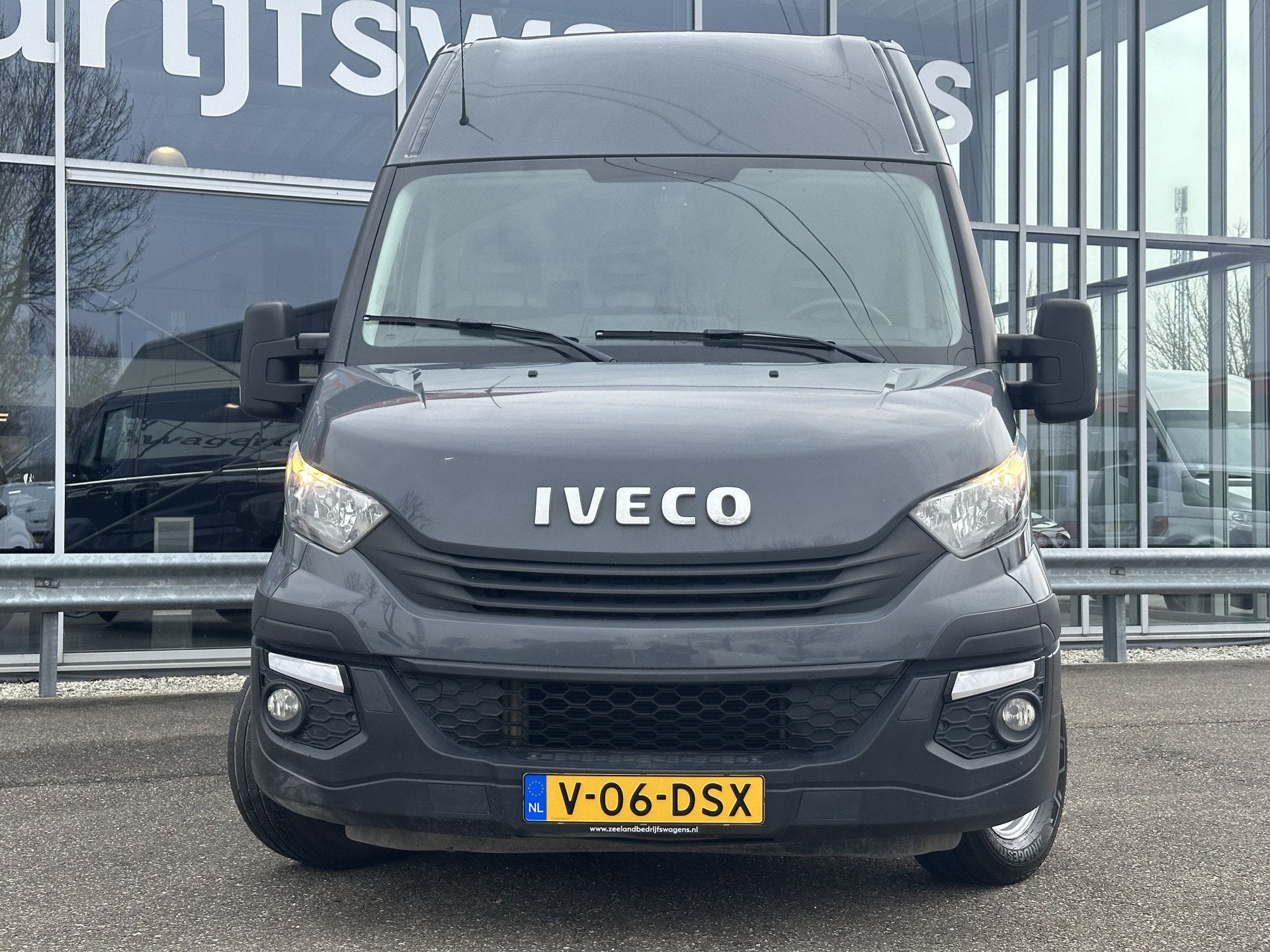 Iveco Daily 35C18V 3.0 180pk 352 H2 L | Trekhaak 3.5T | Airc, Auto's, Bestelauto's, 13 km/l, Gebruikt, 4 cilinders, Iveco