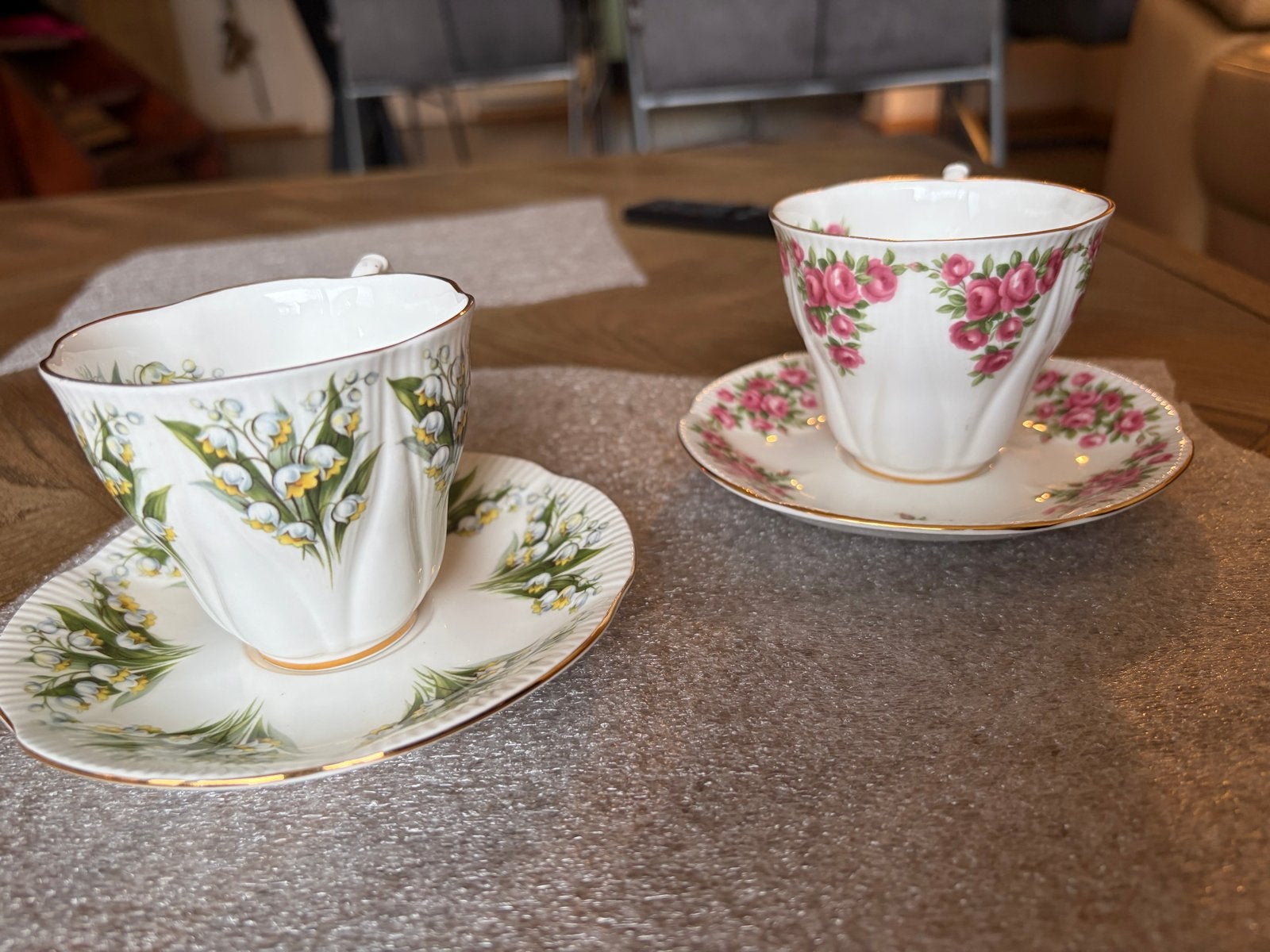 Set van 2 Royal Albert Dainty China Series kop en schotel, Antiek en Kunst, Ophalen