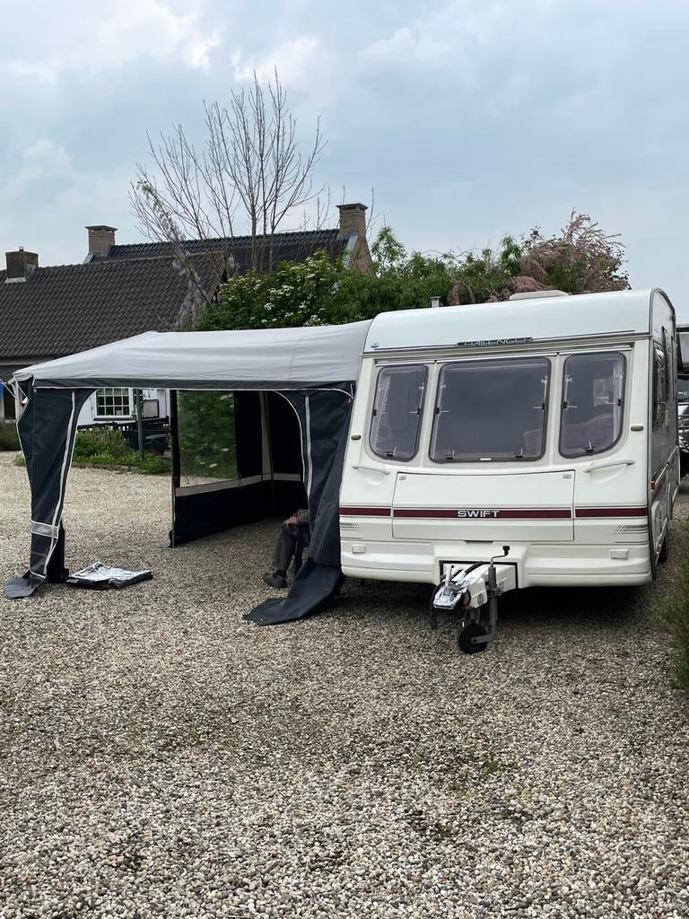 Swift Challenger 470 SE  Mover + zgan 3 meter Diepe Voortent, 750 - 1000 kg, Particulier, 5 tot 6 meter, Swift