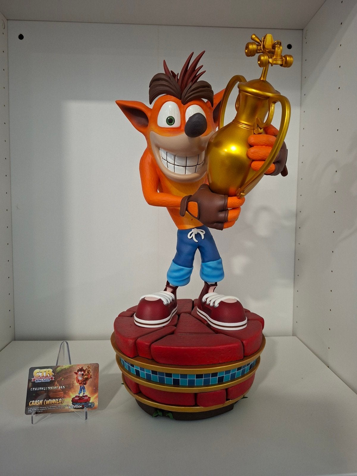 Crash Winner Statue First 4 Figures, Verzamelen, Beelden en Beeldjes, Ophalen, Zo goed als nieuw