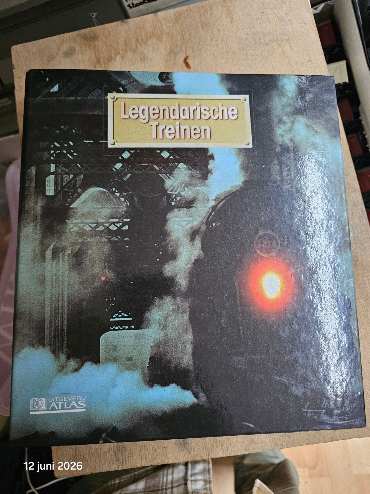 Boekwerk: Legendarsiche Treinen - Multomap met gegevens, Ophalen of Verzenden, Gelezen, Trein