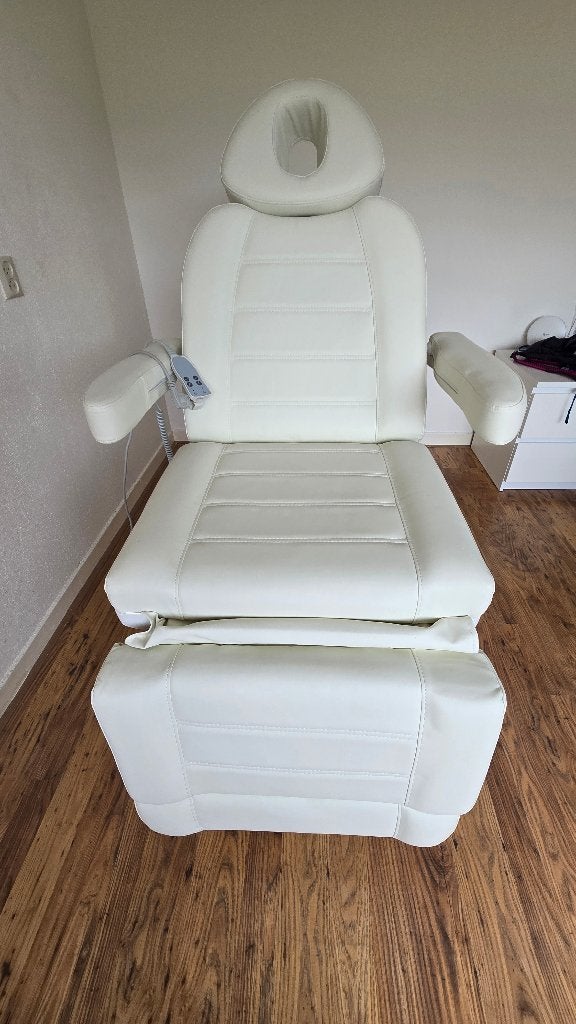 Massagetafel / behandelstoel elektrisch, Sport en Fitness, Massageproducten, Ophalen, Zo goed als nieuw, Massagetafel