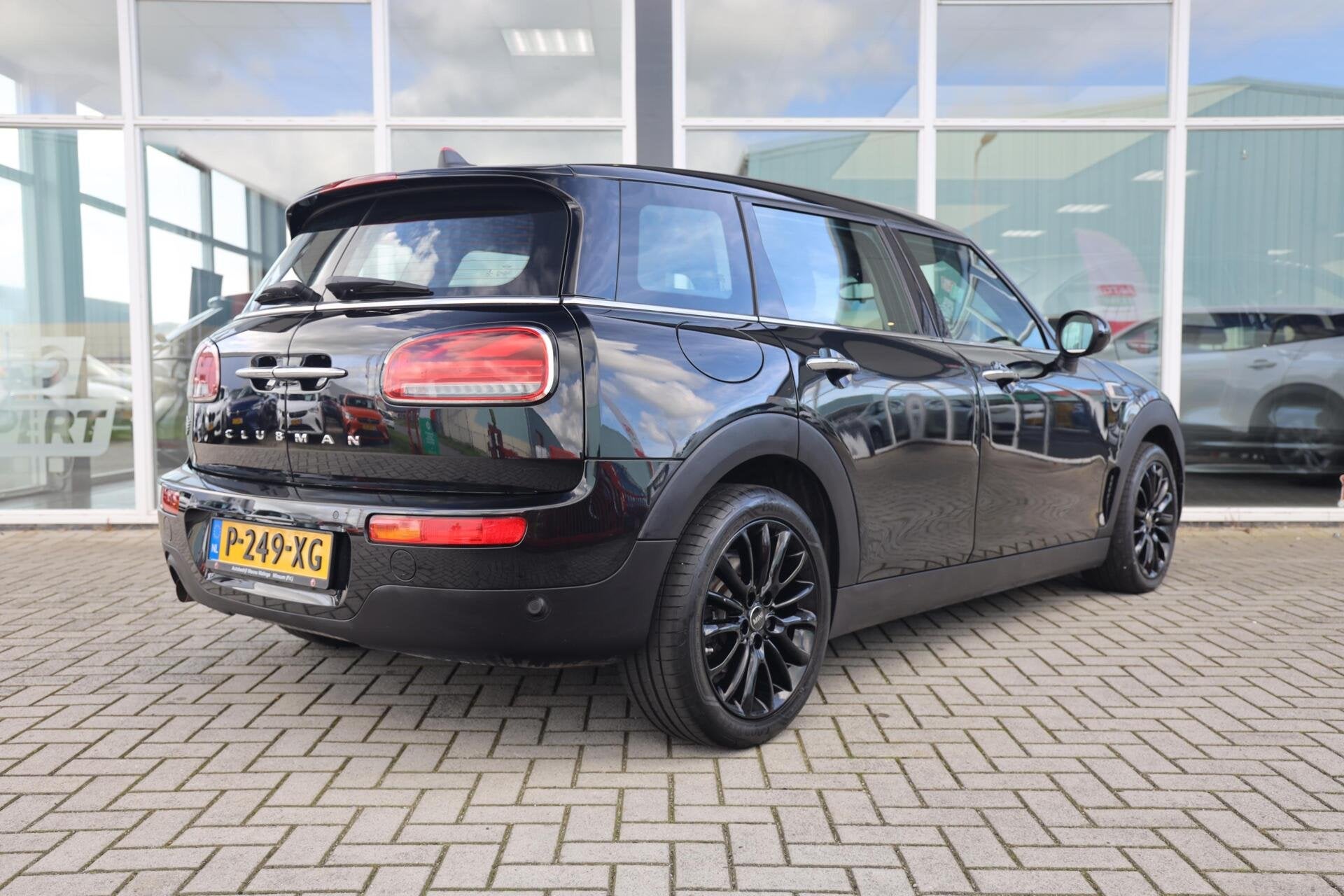 Mini Clubman 1.5 One Business Edition|Automaat|Clima|Navi|Cr, Auto's, Gebruikt, Zwart, 1100 kg, 17 km/l