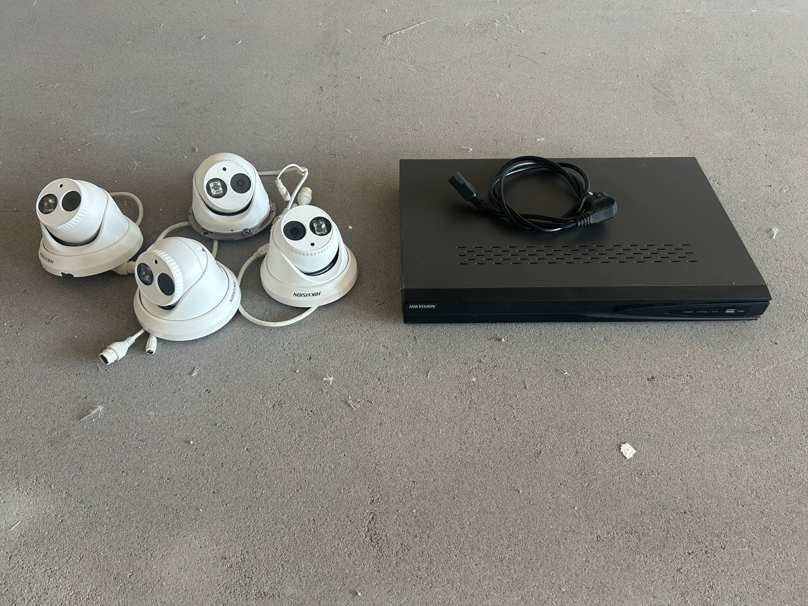 Hikvision beveiligingscamerasysteem met 4 camera's en NVR, Ophalen of Verzenden, Gebruikt, Buitencamera