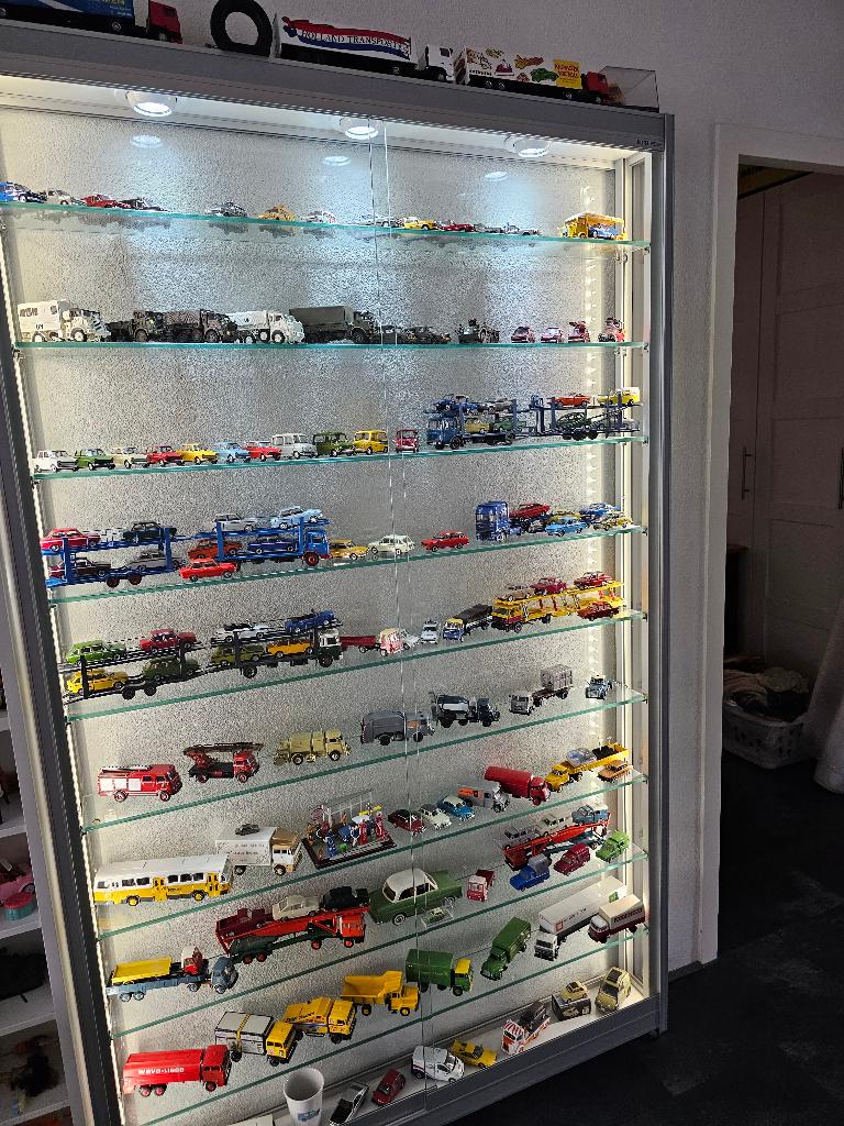 Schitterende Vitrine van Siletsy met verlichting, Huis en Inrichting, Kasten | Vitrinekasten, Ophalen, Met deur(en), 100 tot 150 cm