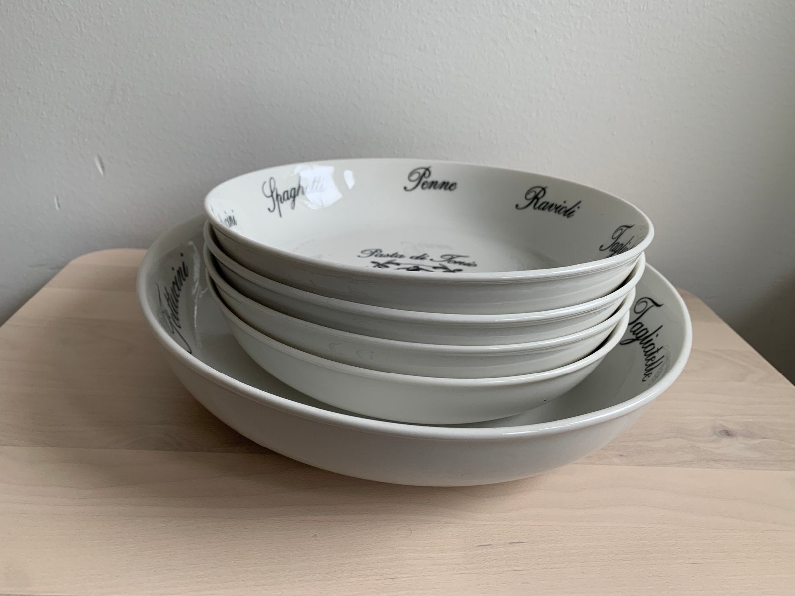 Quality kitchen serveerschaal en 4 diepe borden set, Ophalen, Zo goed als nieuw, Vintage, Compleet servies
