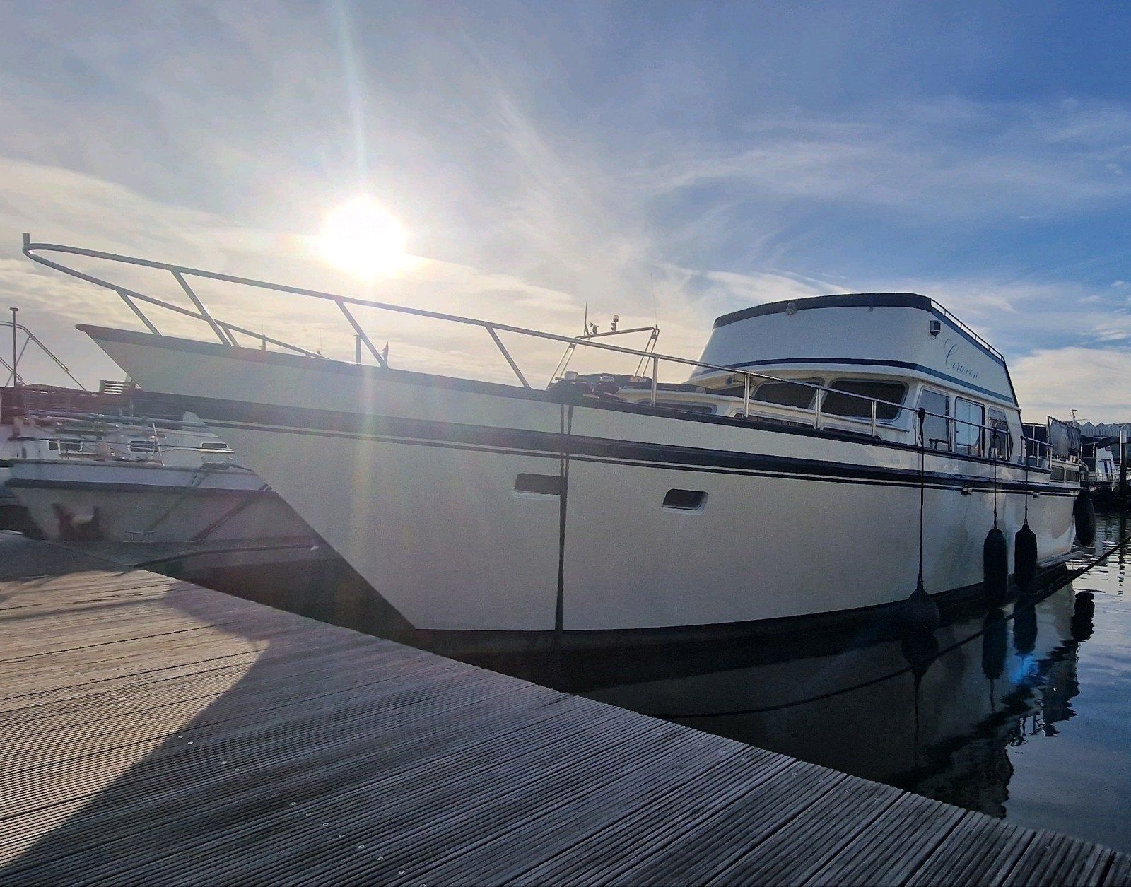 Valk flybridge | Valk fly bridge | woonboot | kruiser, Gebruikt, Binnenboordmotor, 4 m, Koelkast