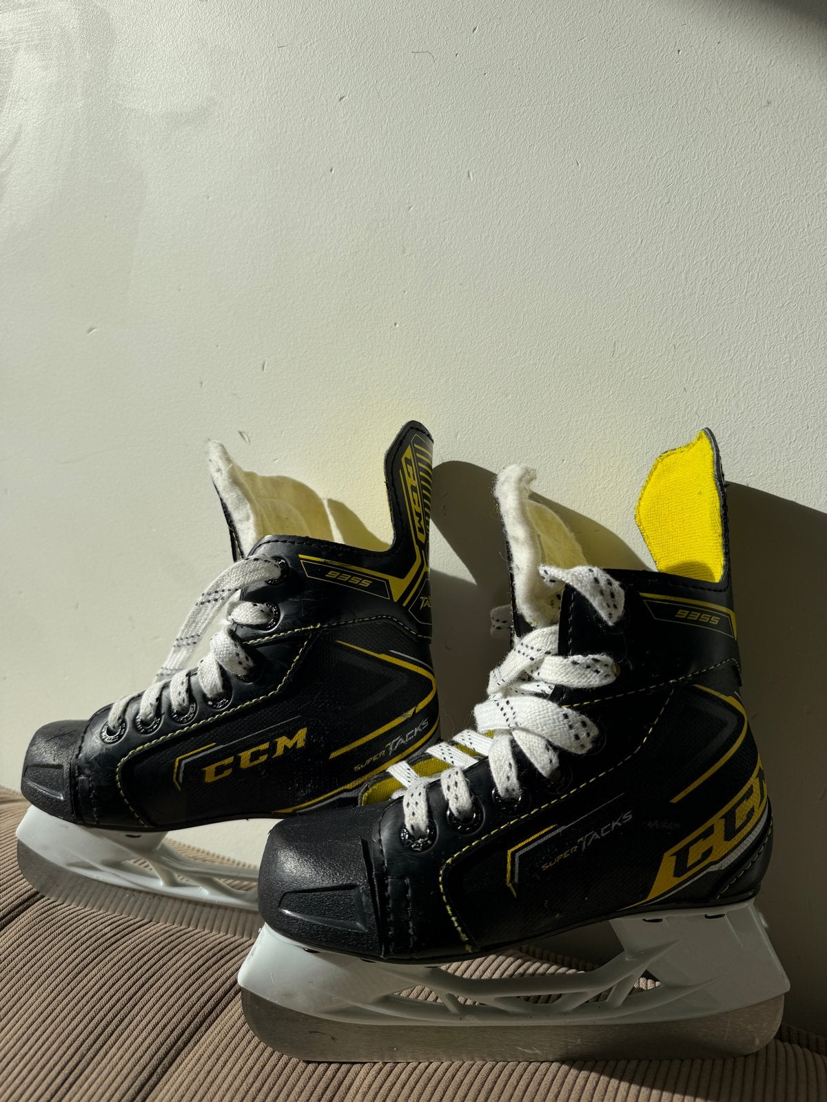 CCM Super Tacks ijshockeyschaatsen - Maat US 10 (EU 28), Sport en Fitness, Ophalen of Verzenden, Zo goed als nieuw, IJshockeyschaatsen