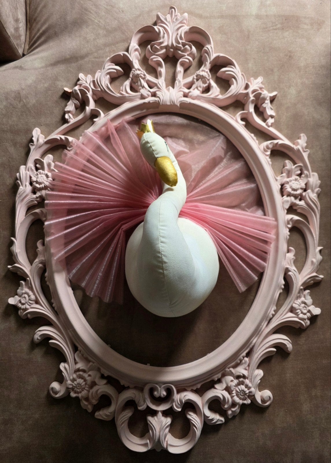 Pluche Zwanen Wanddecoratie met Kroon en Roze Tule, Gebruikt, Meerkleurig, Ophalen of Verzenden, Klassiek