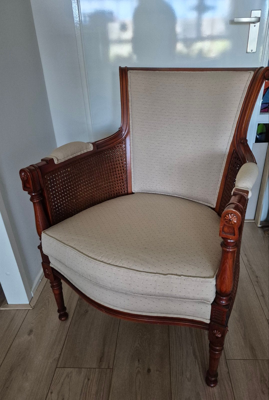 Klassieke fauteuil in Lodewijk XVI-stijl, Ophalen