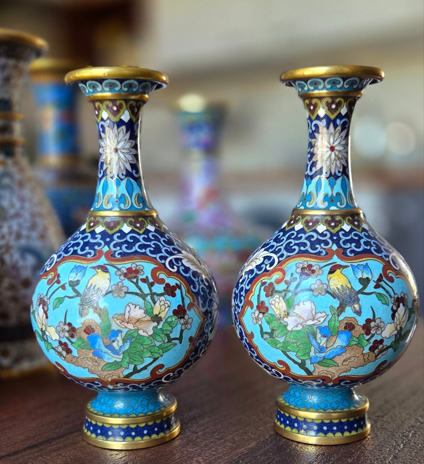 Prachtig paar Chinese cloisonné vazen met vogelmotief, Ophalen of Verzenden