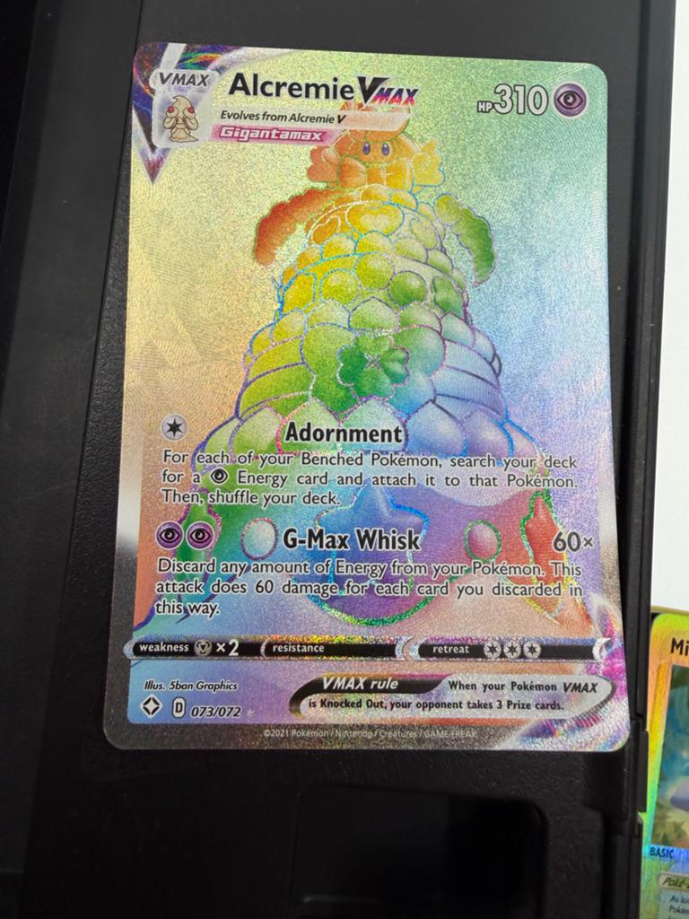 Alcremie VMAX Rainbow Rare Pokémon Kaart (073/072), Ophalen of Verzenden, Zo goed als nieuw, Losse kaart, Foil