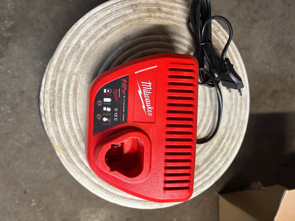 Nieuw Milwaukee C12 C 12V Li-Ion Accu oplader, Ophalen of Verzenden, Nieuw