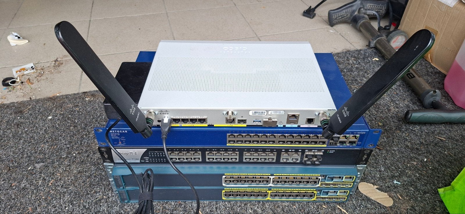 4 switches en 1 router, Computers en Software, Netwerk switches, Ophalen, Gebruikt