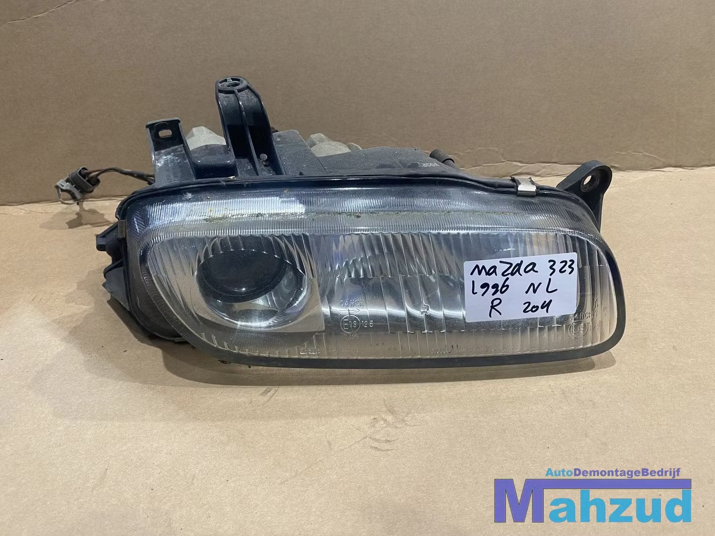 MAZDA 323 F V koplamp rechts links 1994-1998, Auto-onderdelen, Gebruikt, Shinchi, Fuchu-Cho 3-1
730-8670  Hiroshima, Mazda Motor Corporation