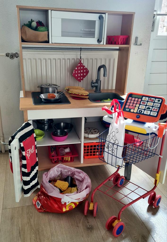 Ikea Duktig keuken met accessoires, winkelwagentje en kassa, Ophalen, Gebruikt, Jongen of Meisje
