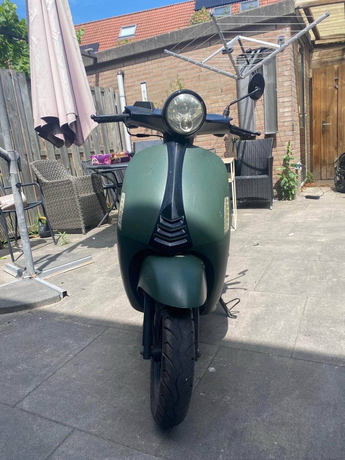 Capri scooter - V-snaar defect, accu leeg - Voor de handige, Ophalen of Verzenden, Gebruikt, Benzine, Overige merken