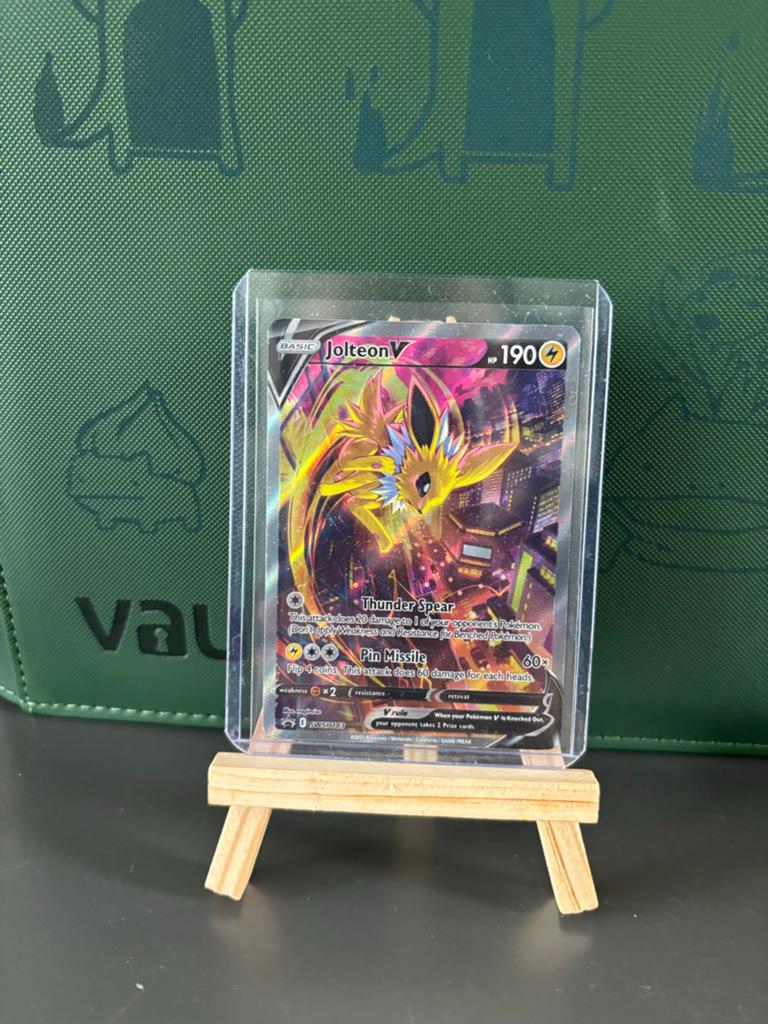 Jolteon V Promo, Hobby en Vrije tijd, Verzamelkaartspellen | Pokémon, Ophalen of Verzenden, Zo goed als nieuw