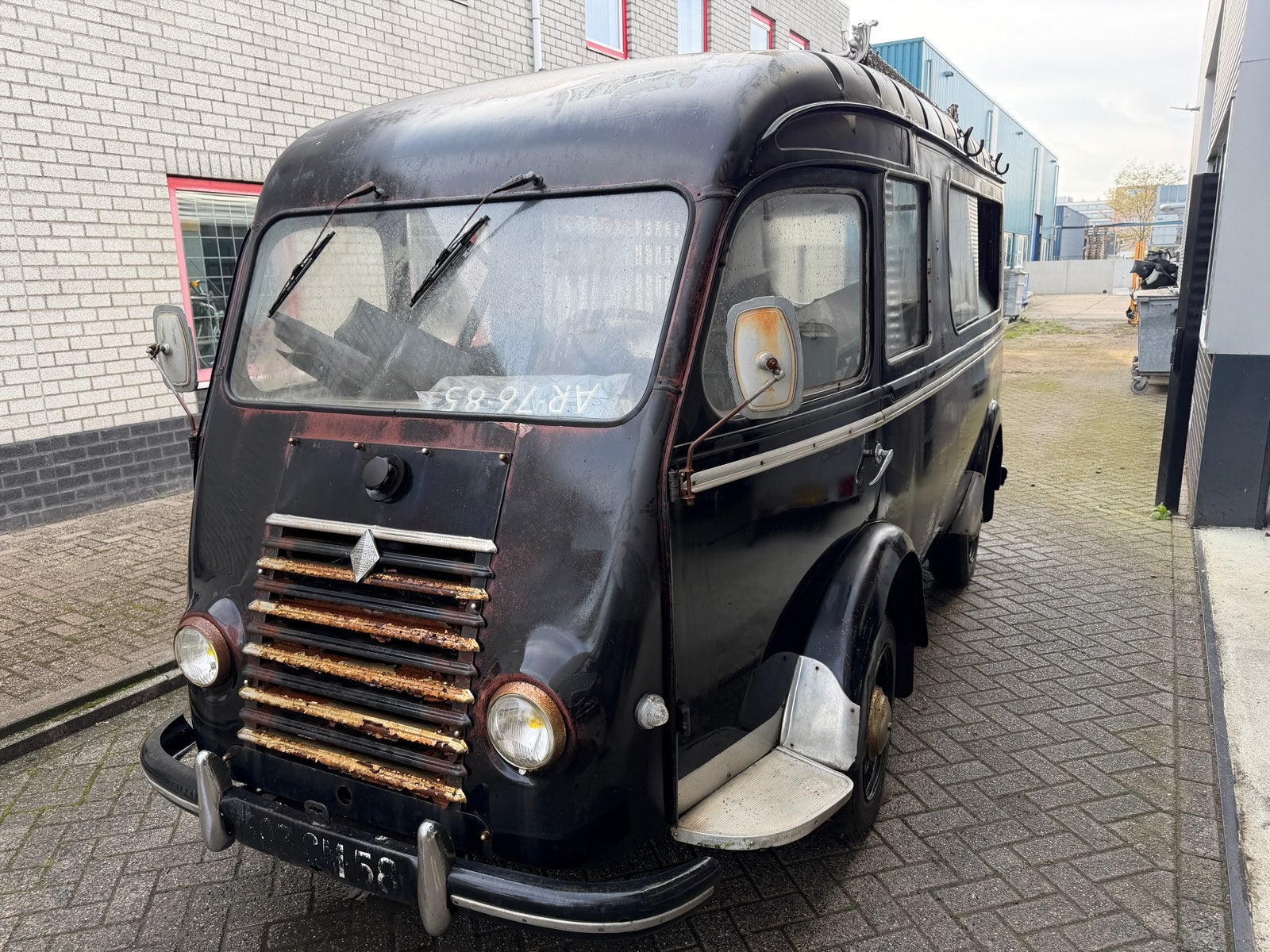 Renault goelette lijkwagen 1960, foto 1