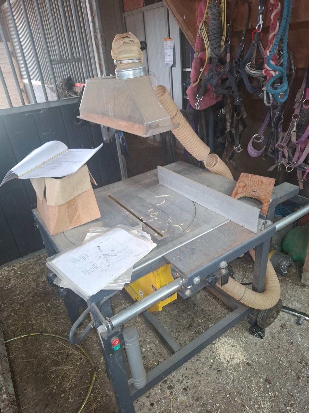 Harwi HVS Bouwcirkelzaagmachine - Goede Staat met afzuigsyst, Gebruikt, Cirkelzaag, 70 mm of meer, Ophalen of Verzenden