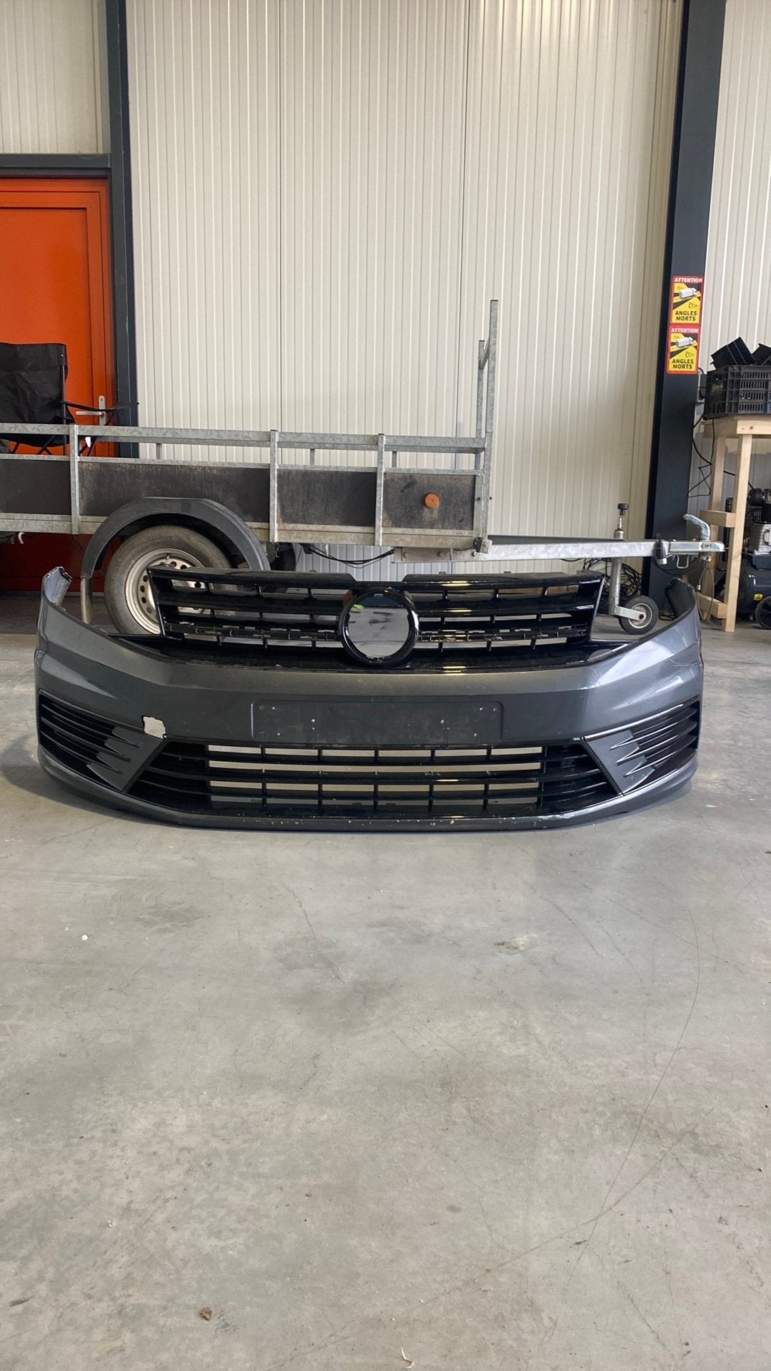 Bumper VW Caddy/Golf MK5 2021, Ophalen, Gebruikt, Bumper, Volkswagen