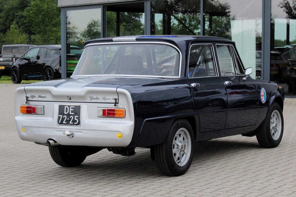 Alfa Romeo Giulia 1300 Ti PERFECT VOOR KLASSIEKE RALLY'S, Auto's, Oldtimers, Zwart, Bedrijf, Handgeschakeld, 2 stoelen