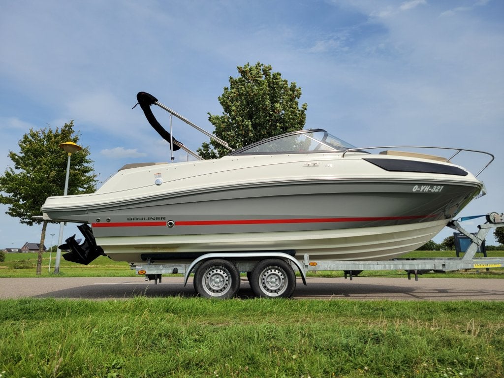 Bayliner VR5 CUDDY (bj 2022), Watersport en Boten, Speedboten, Gebruikt, Benzine, 200 pk of meer, Polyester