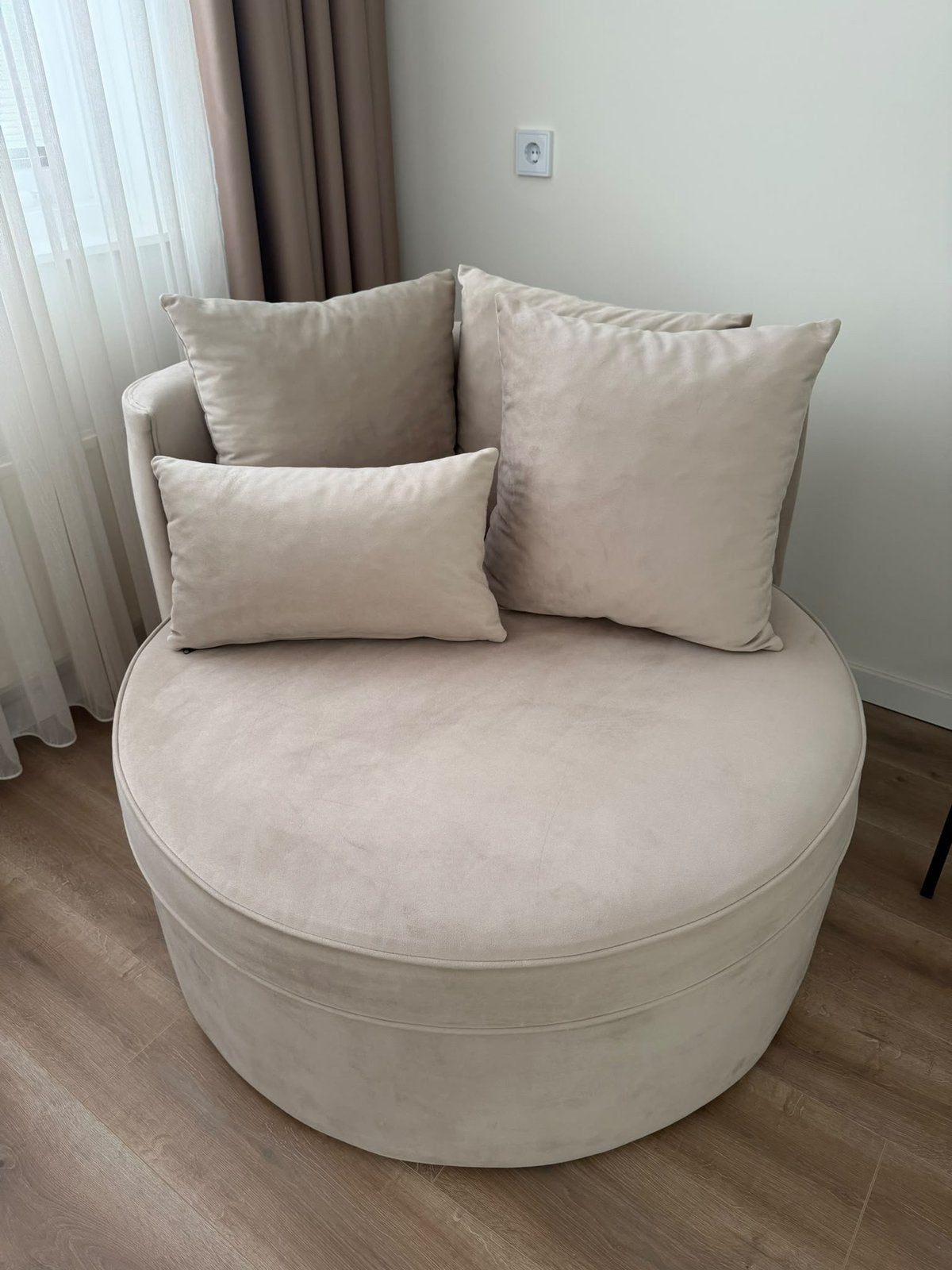 Ronde loveseat  beige incl. kussens, Ophalen, Minder dan 75 cm, Tweepersoons, Zo goed als nieuw