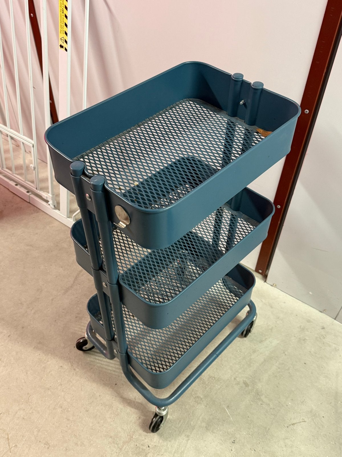 Blauw, metalen opbergrek op wielen, Ophalen, Gebruikt, Blauw, Metaal