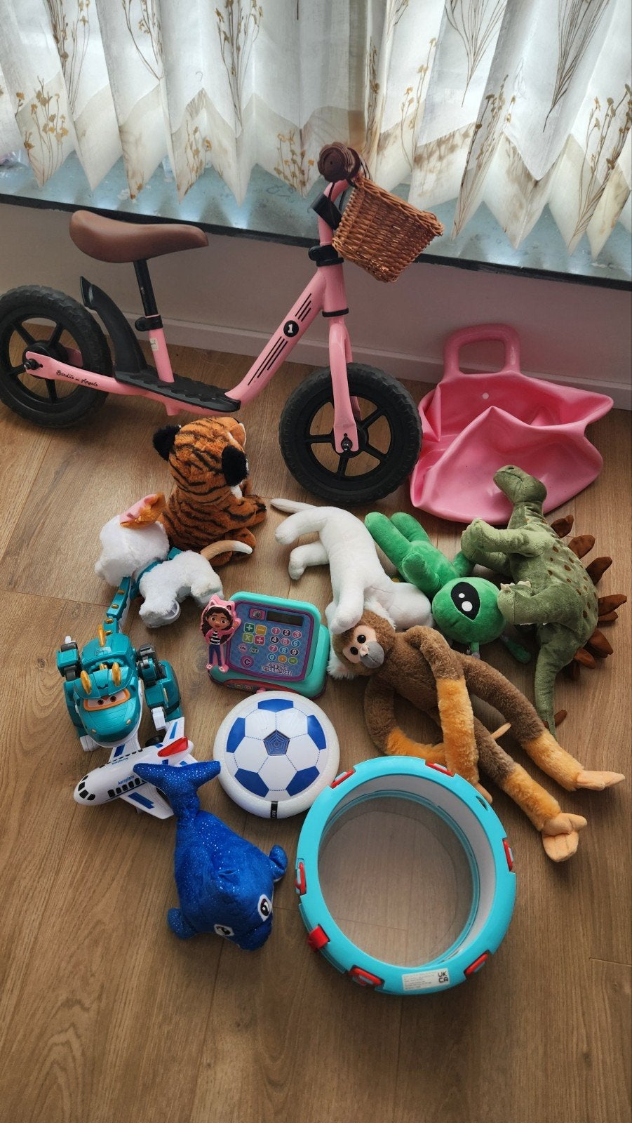 Grote speelgoedset: loopfiets, knuffels en meer!, Ophalen, Jongen of Meisje